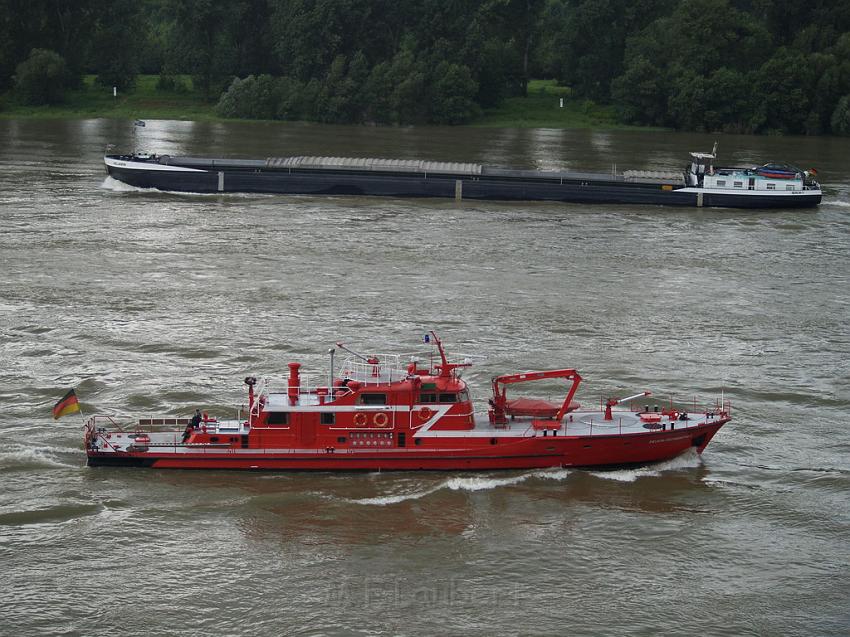 Feuerloeschboot 10-2      P130.JPG